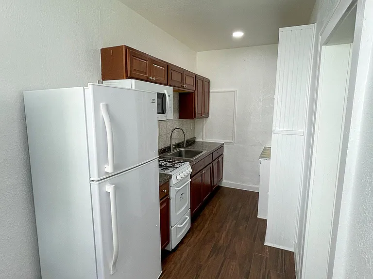 114 Menores Ave #7 — Photo 7