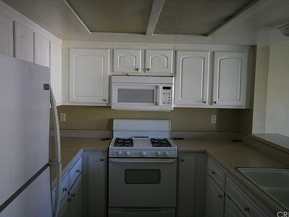 3rd image of 1025 N Tippecanoe Ave Unit 212