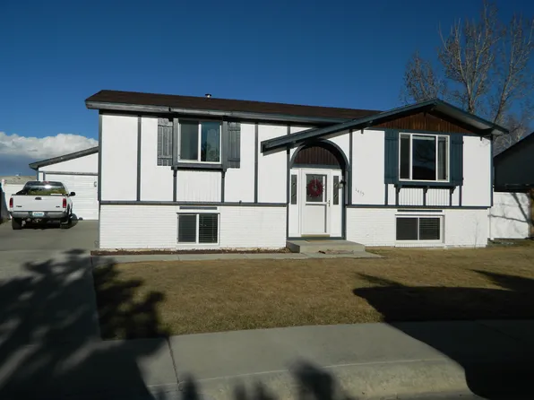 1495 N Riverbend Dr, Green River, WY 82935