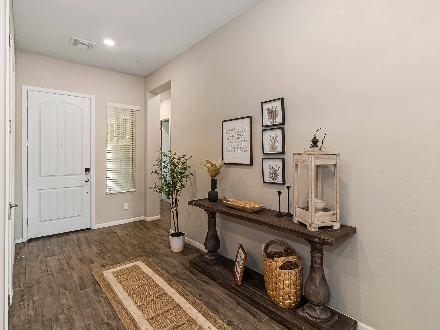 4 bed, 2.5 bath, 2322 sqft, $4,200 — Photo 3