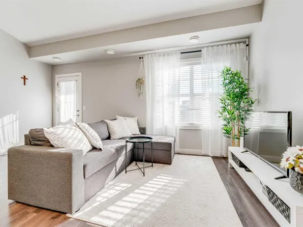165 S Evanscrest Gdns NW, Calgary, AB T3P 0S1