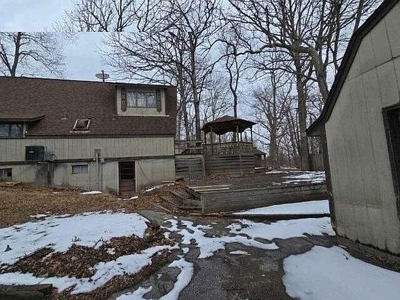 3rd image of 352 Greenstreet Rd