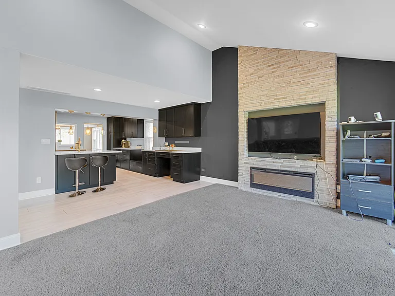 23327 N Wildwood Ln — Photo 4