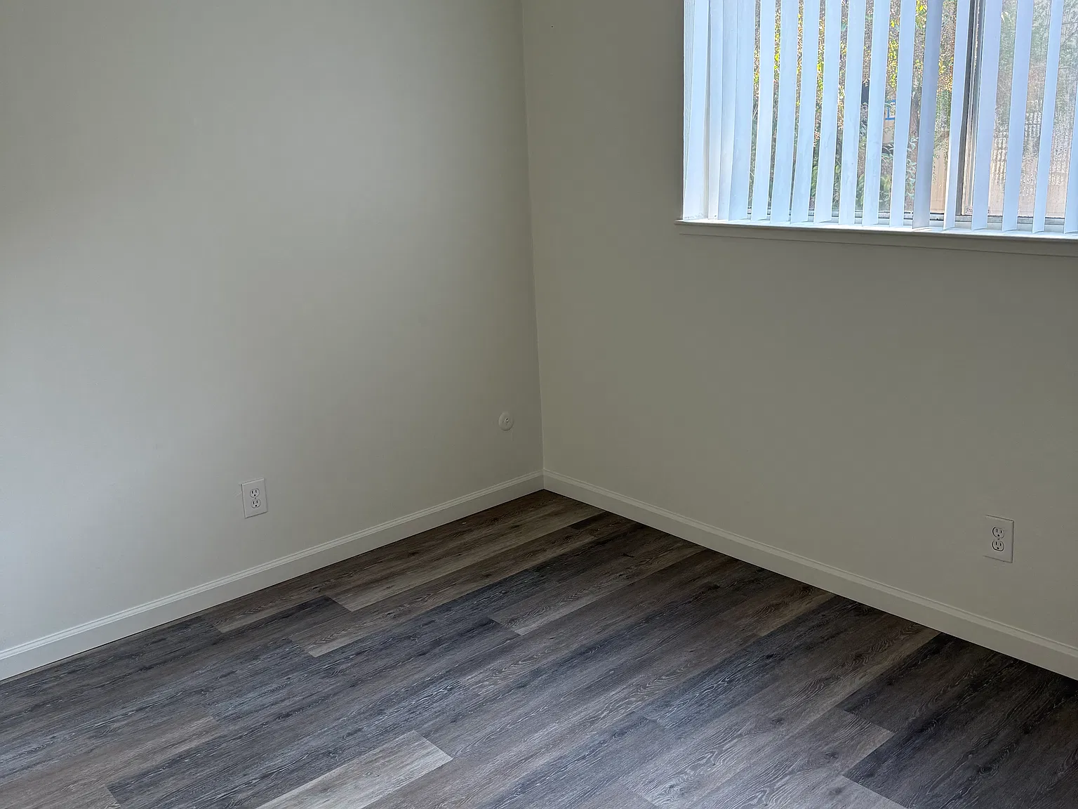 1060 Oak Grove Rd — Photo 3