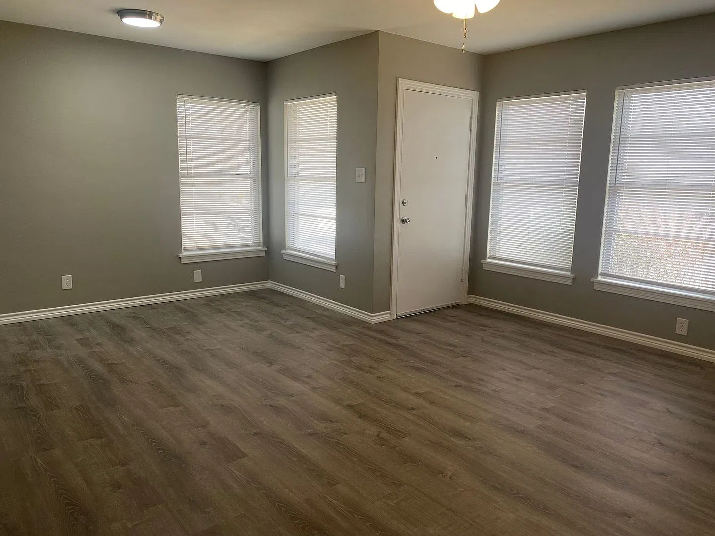 1222 S Lamar — Photo 1