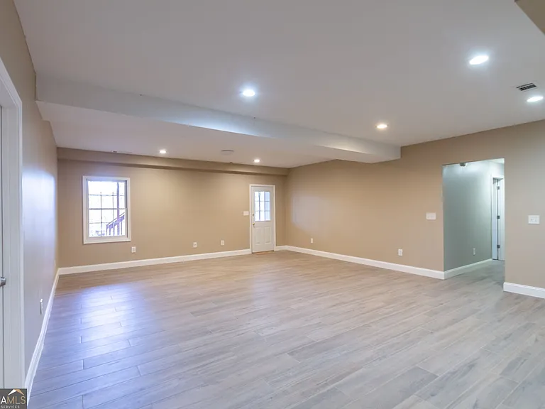 612 Redbud Ln — Photo 60