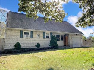 68 Beatrice Dr, Shirley, NY
