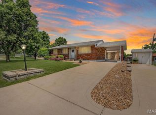 4231 Tupelo Dr, Saint Louis, MO 63125