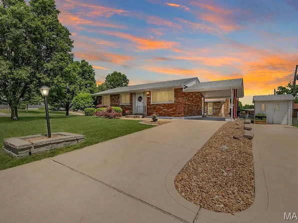 4231 Tupelo Dr, Saint Louis, MO 63125