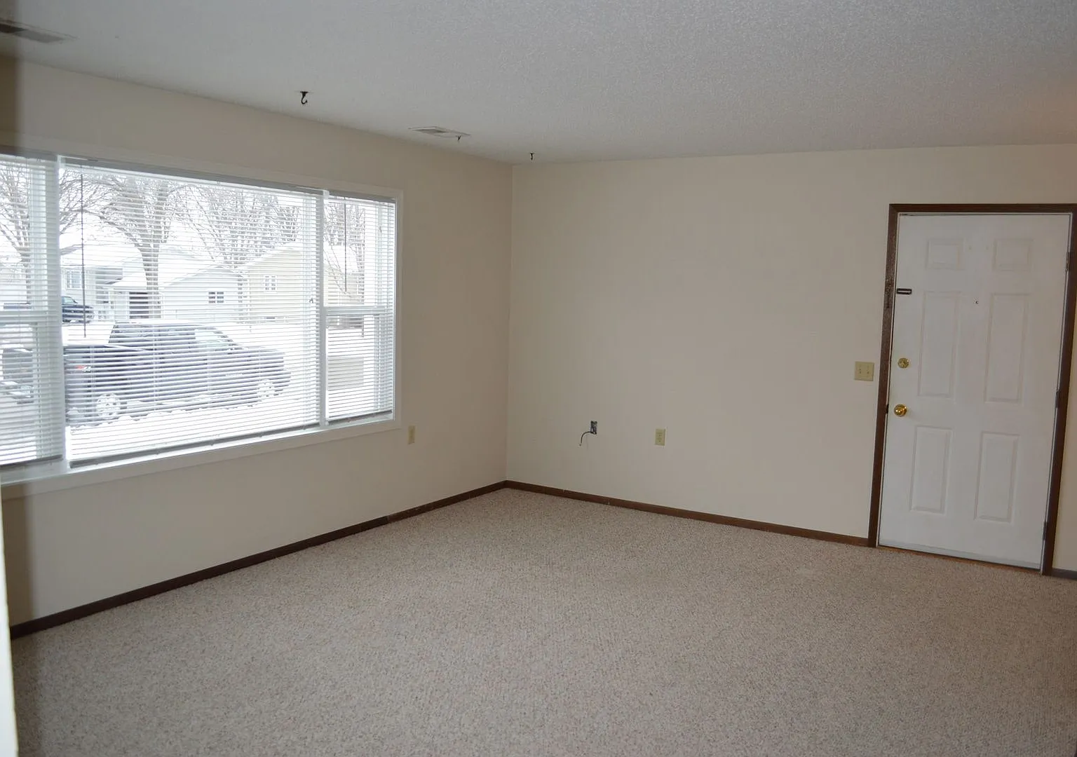 Ambassador East — Photo 4
