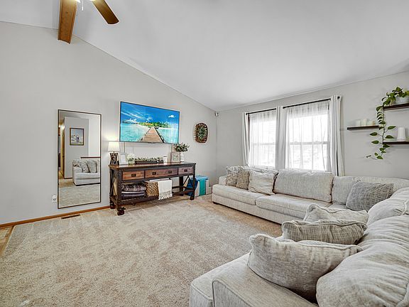 3rd image of 7515 Hickory Trl