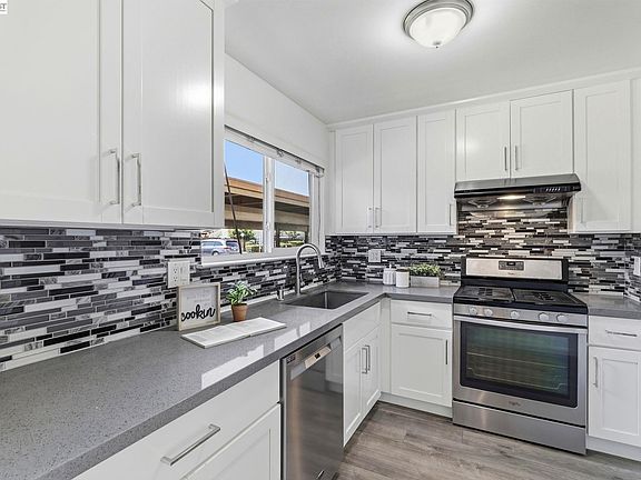 5th image of 4529 Capewood Ter