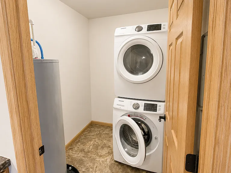 Berry Pointe Luxury Apartments — Photo 20