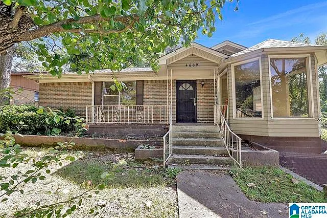 4609 Grasselli Boulevard SW Birmingham, AL 35221 - 1 — Photo 1