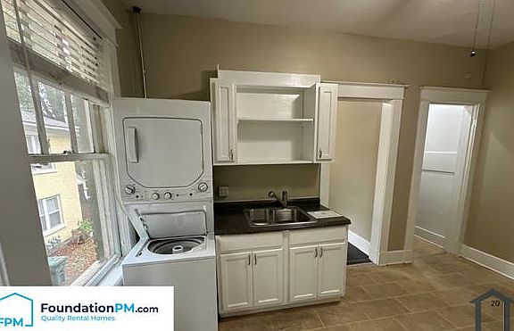 5th image of 1758 Lawrence Ave #B