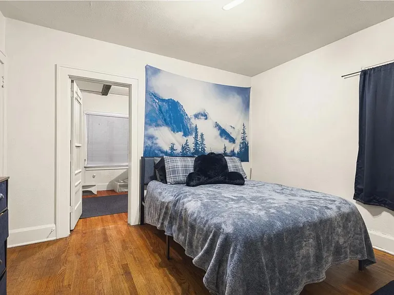 1930 Douglas St #4 — Photo 15
