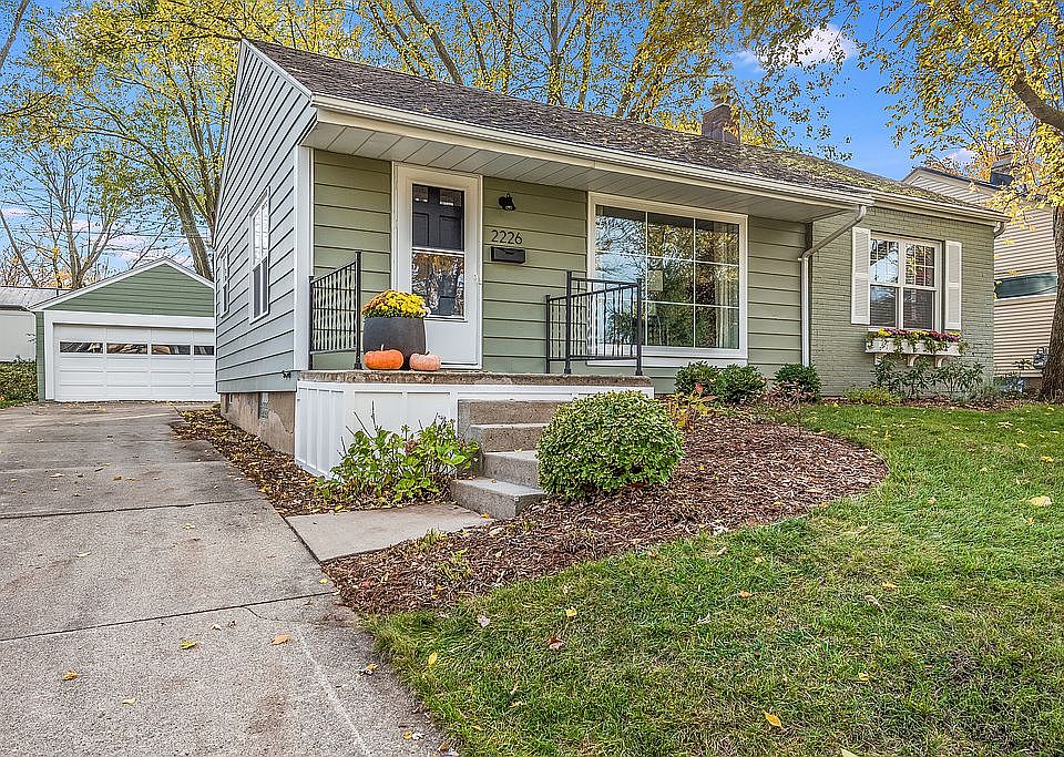 1st image of 2226 Audobon Dr SE
