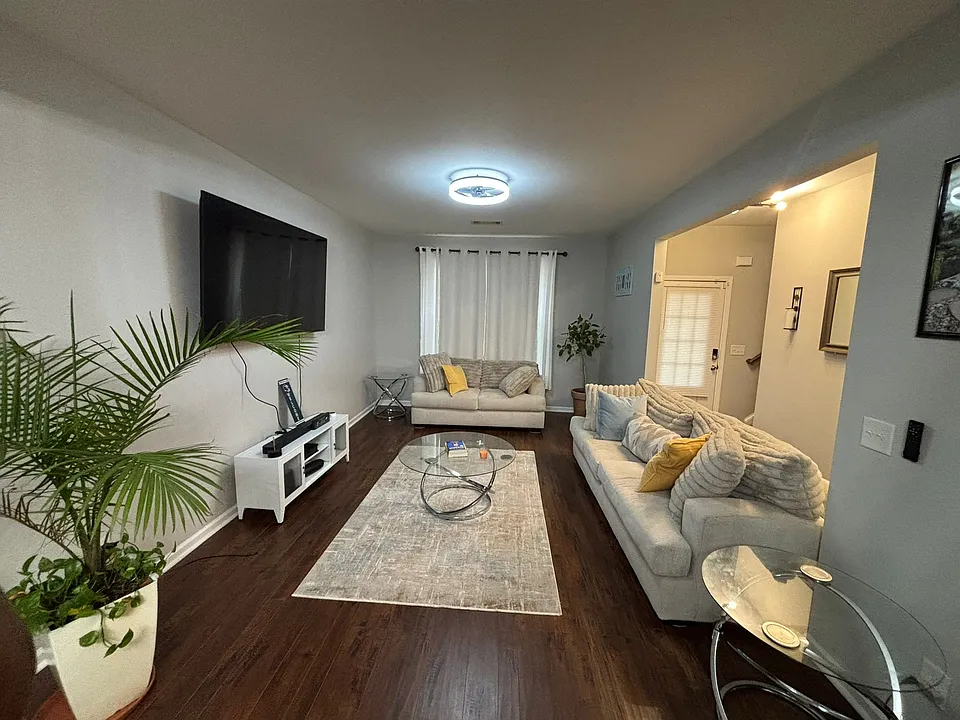 518 Tulip Ln