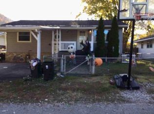 132 Surface St, East Bank, WV 25067