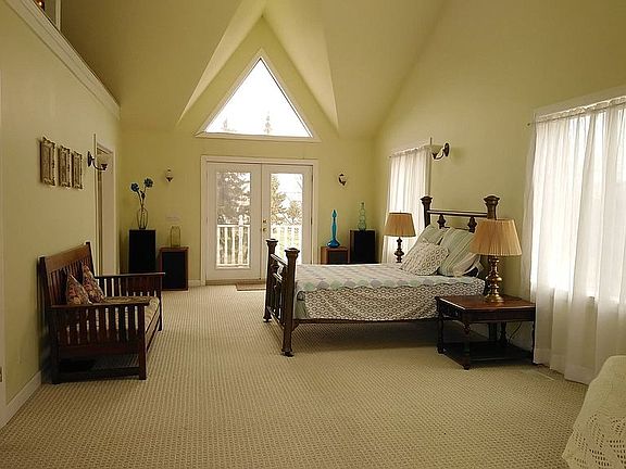 2nd image of 210 Jackson Ave