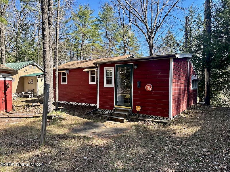 4th image of 205 Old Corinth Road