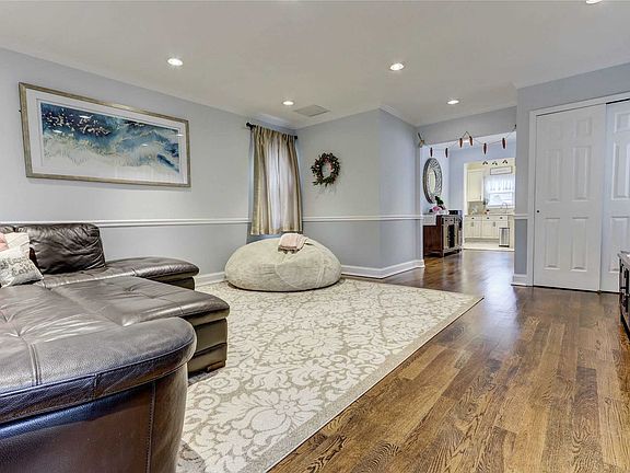 3rd image of 273 New Hyde Park Rd