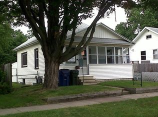 826 Knoll Ave, Waterloo, IA 50701
