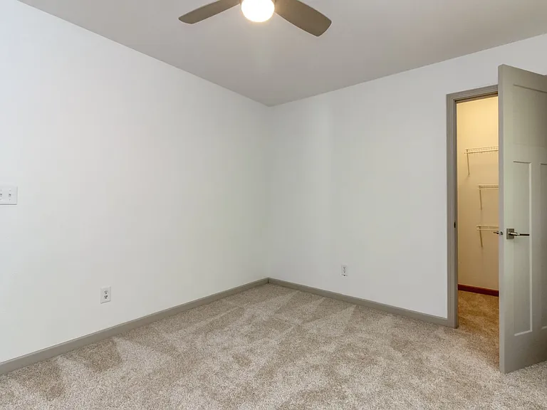 1661 Jensen Ave — Photo 29