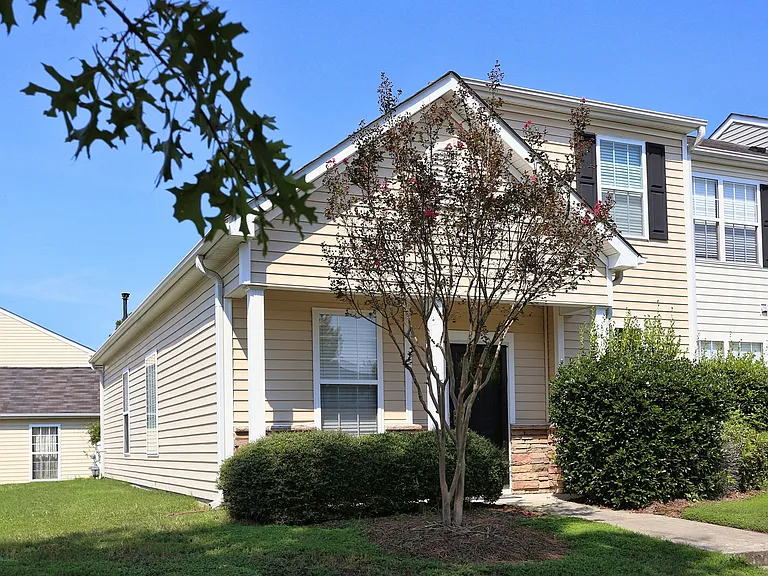 915 Cinnamon Dr — Photo 1