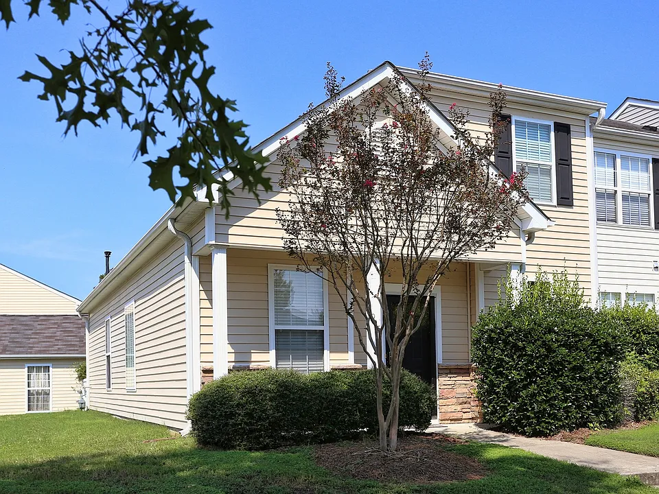 915 Cinnamon Dr
