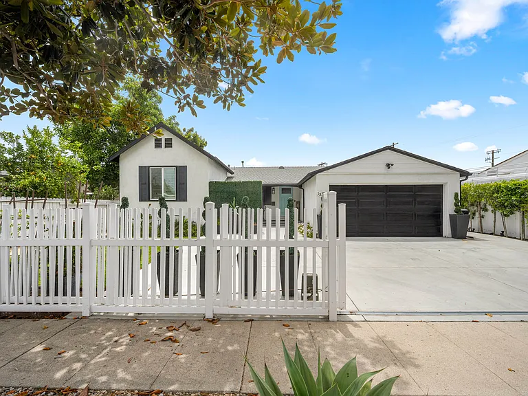 13730 Community St — Photo 11