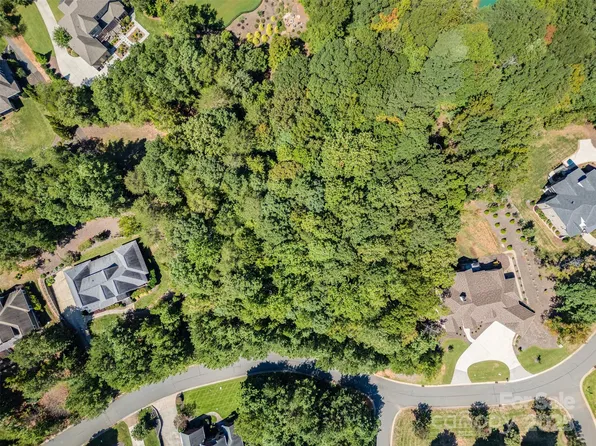 3200 Lake Pointe Dr, Belmont, NC 28012