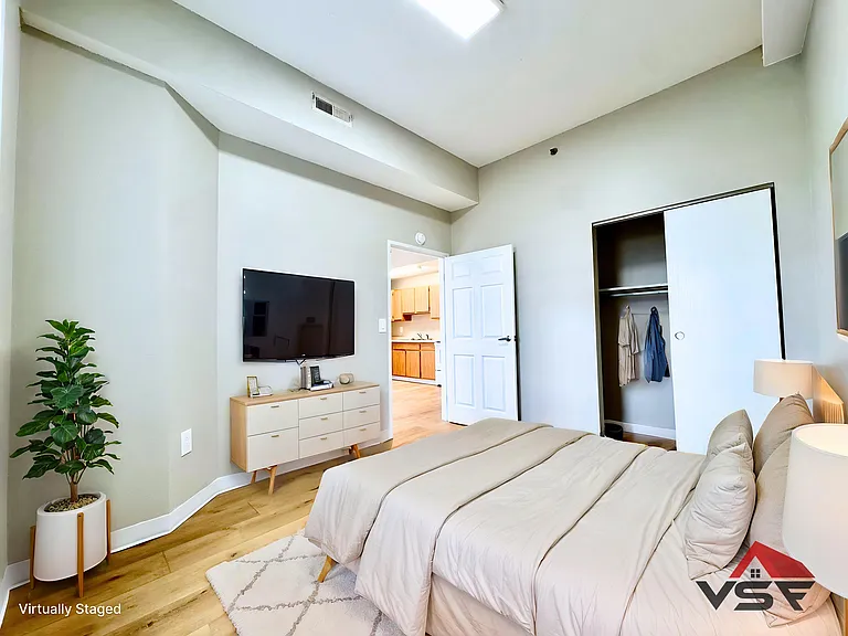 Vibrant City Living at Tower Lofts, Sidney — Photo 6