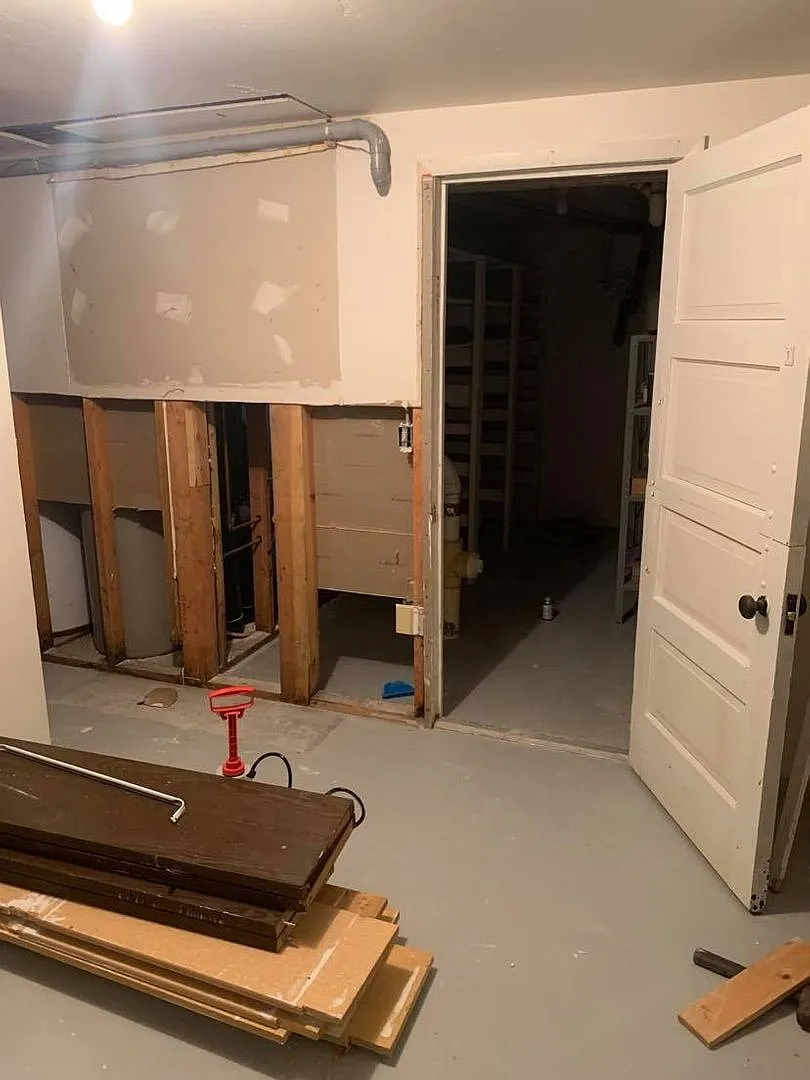 House in Big Arm with a shared double car garage — Photo 3