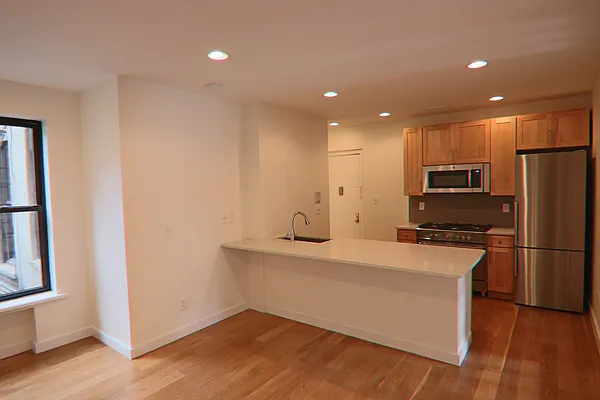 Rented by PMG Real Estate  | media 17