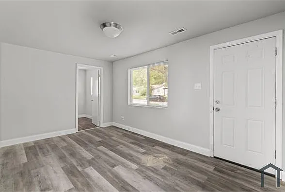 3 bed, 770 sqft, $1,279 — Photo 4