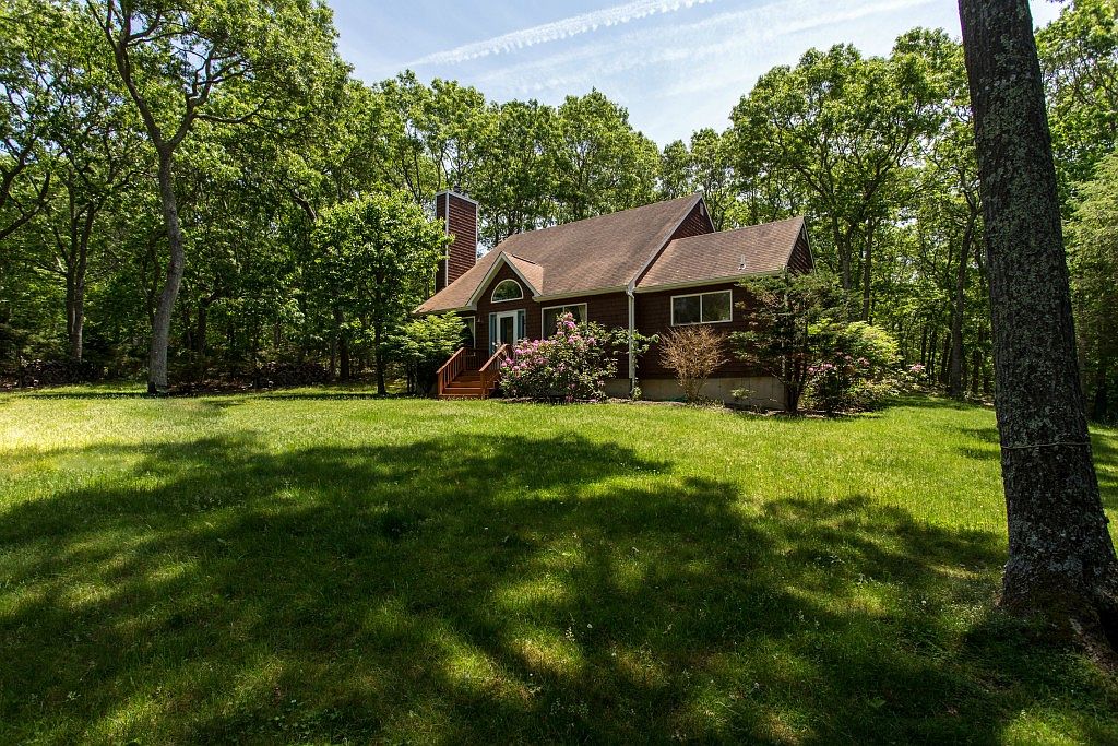 54 Widener Ln, Southampton, NY 11968 | Zillow