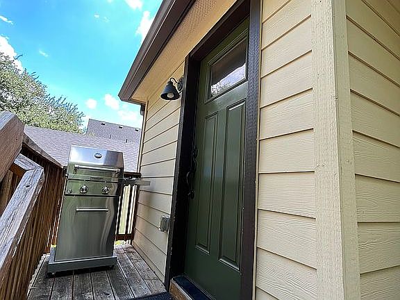 5th image of 913 W Annie St #B