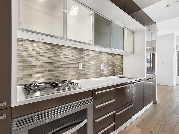 5th image of 75 Wall St APT 19J