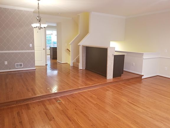 3rd image of 327 Woodstream Blvd #1
