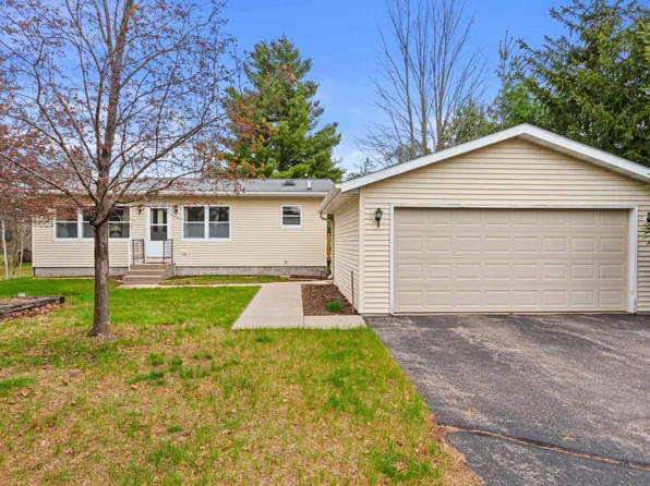 960 & 962 Falk Ct, Nekoosa, WI 54457