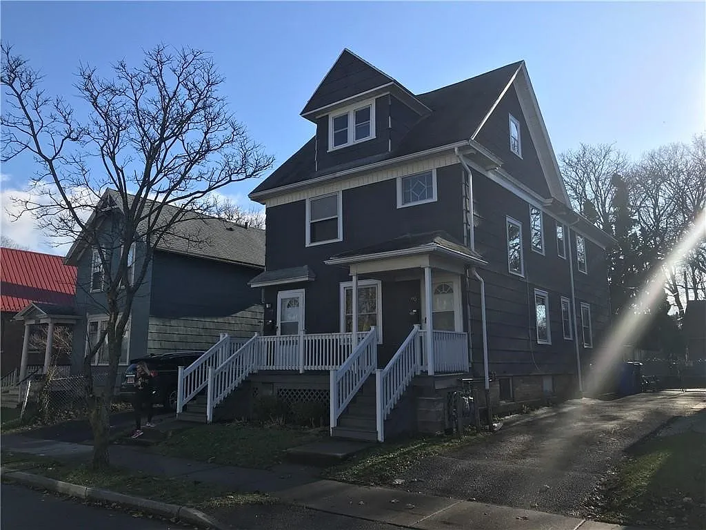 2 bed, 1.0 bath, 982 sqft, $1,495 — Photo 1