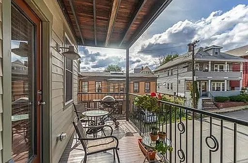 205 Washington St #4 — Photo 3