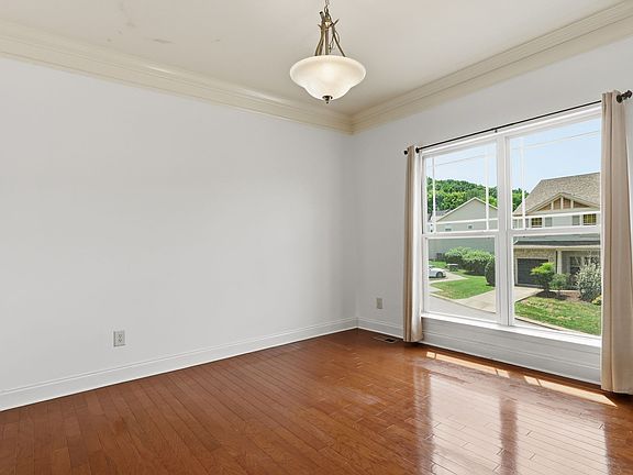5th image of 131 Stonecrest Dr