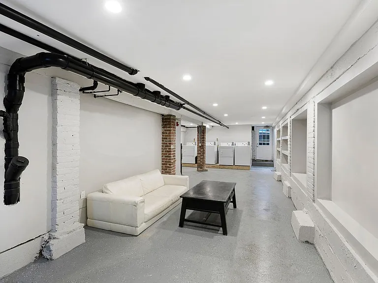 607 Adams St #4 — Photo 14