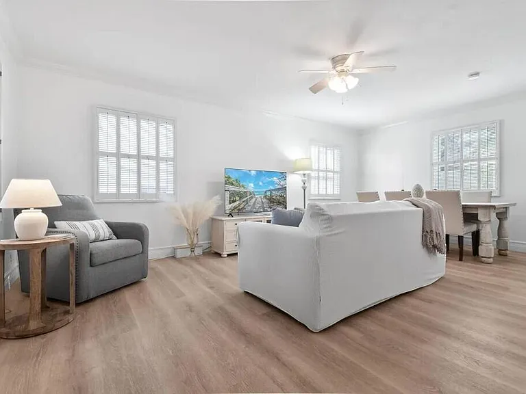 941 Ocean Dr — Photo 4