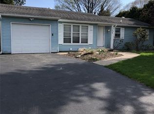 33 New Gate Dr, Henrietta, NY 14467