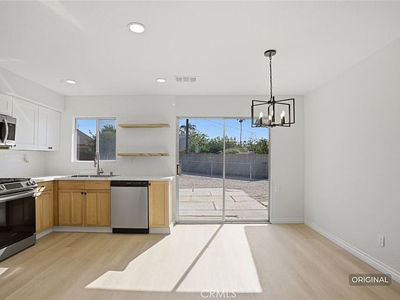 3rd image of 4063 Honeysuckle St