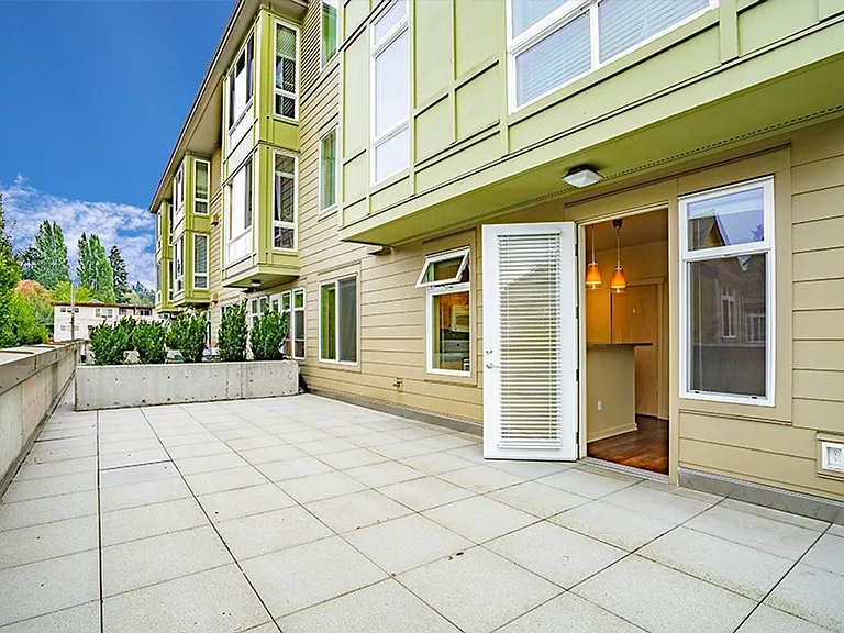 Saxe Apartments — Photo 79