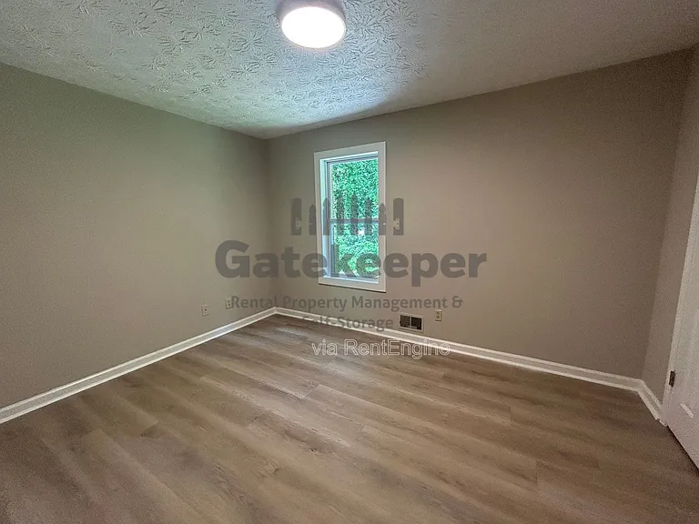 115 Meadowbrook Ct — Photo 9